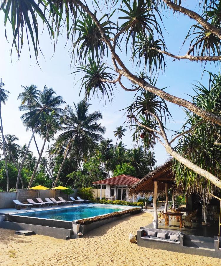Sleeping Elephant Beach Resort Тангале Екстериор снимка