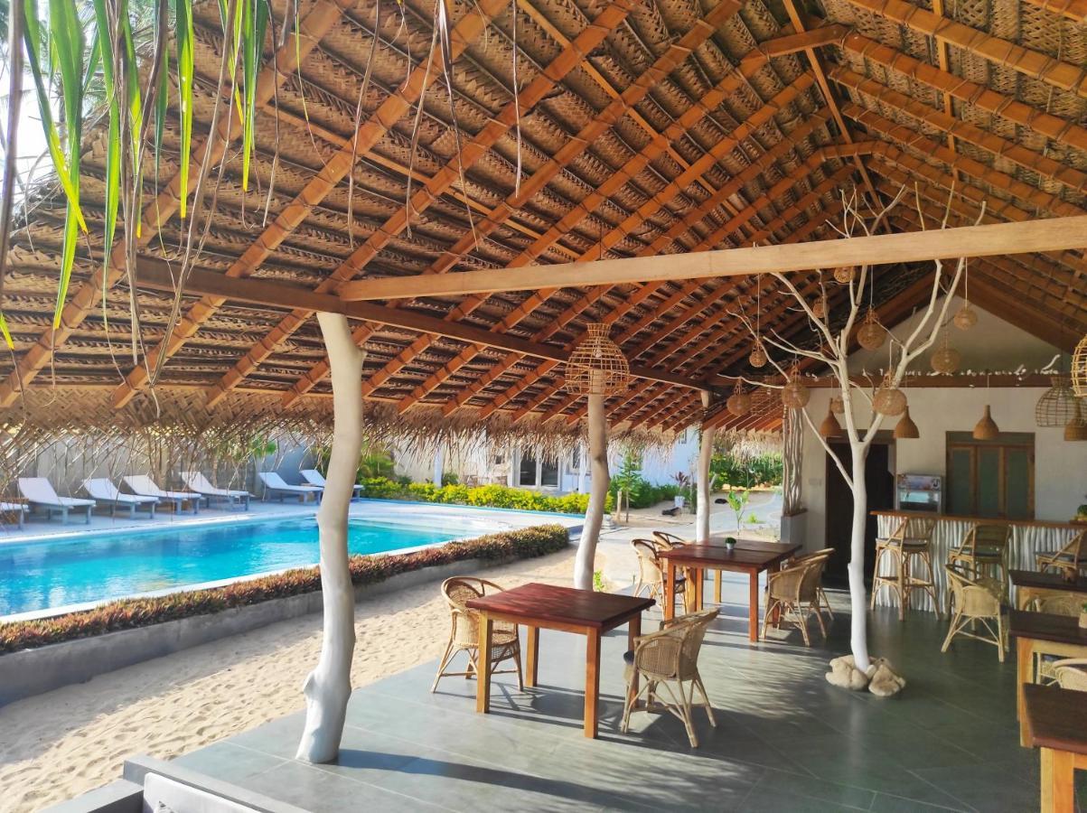 Sleeping Elephant Beach Resort Тангале Екстериор снимка