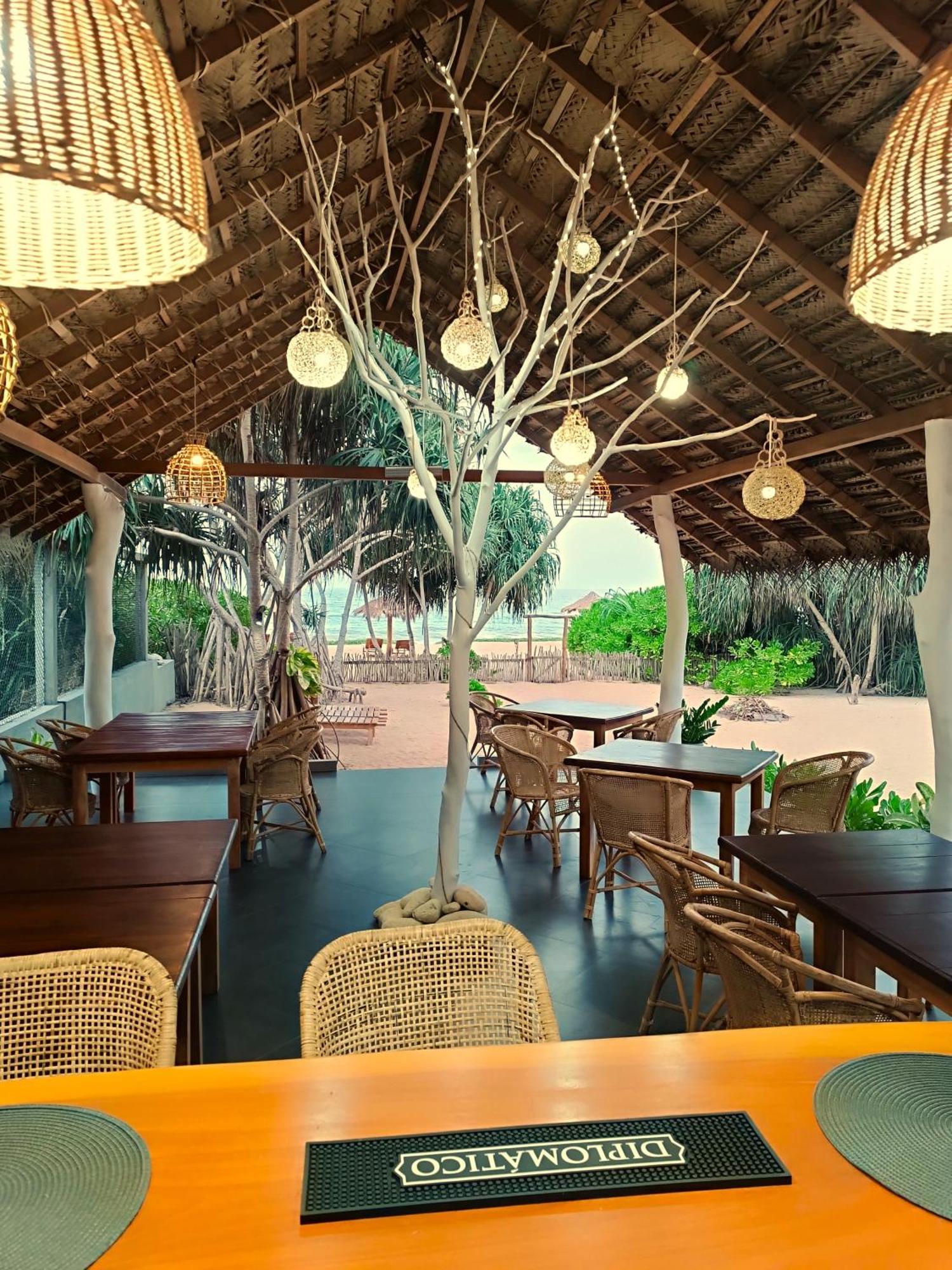 Sleeping Elephant Beach Resort Тангале Екстериор снимка