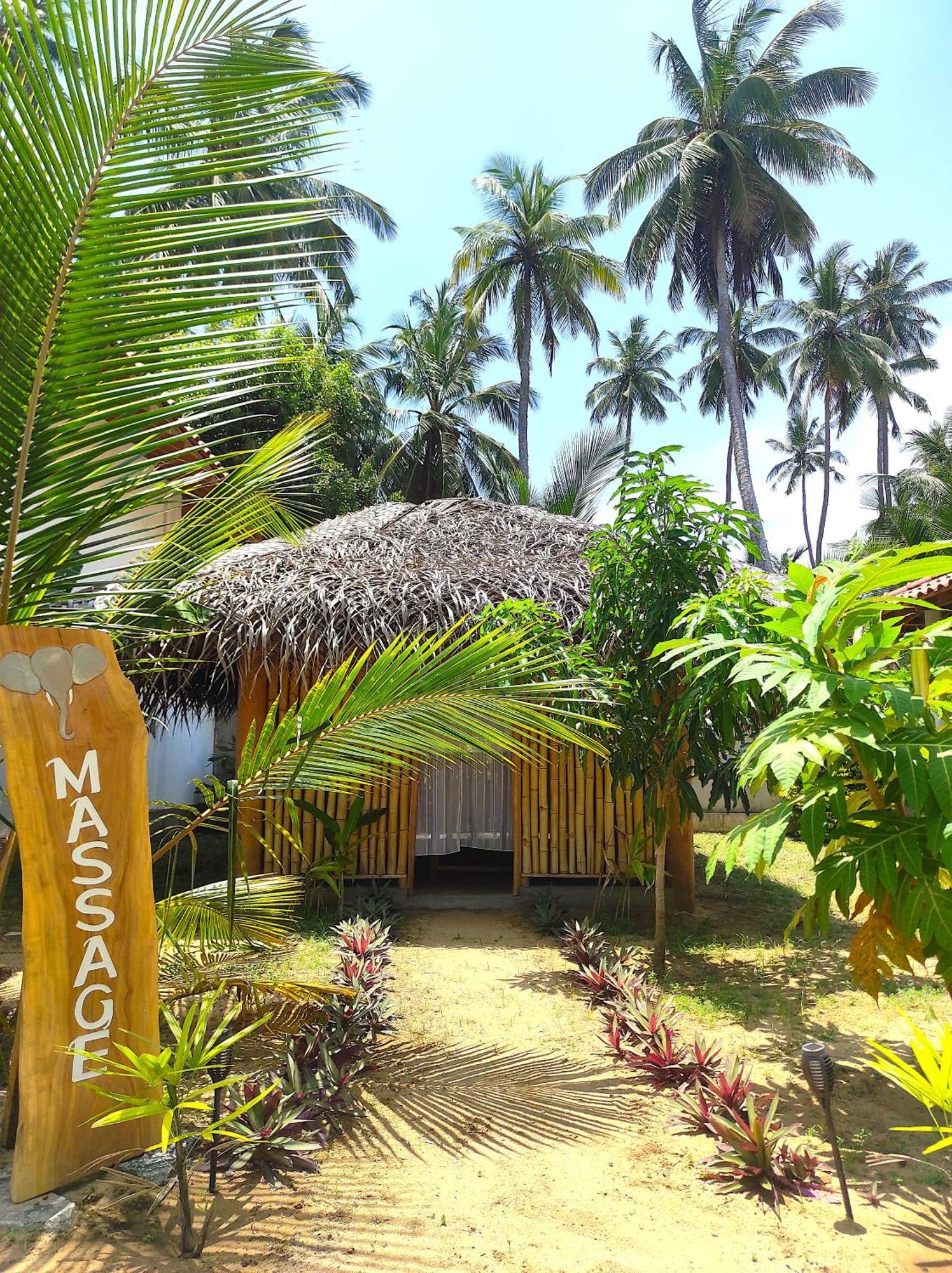 Sleeping Elephant Beach Resort Тангале Екстериор снимка