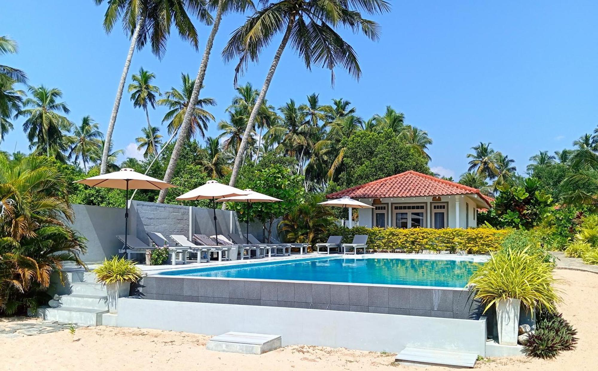 Sleeping Elephant Beach Resort Тангале Екстериор снимка