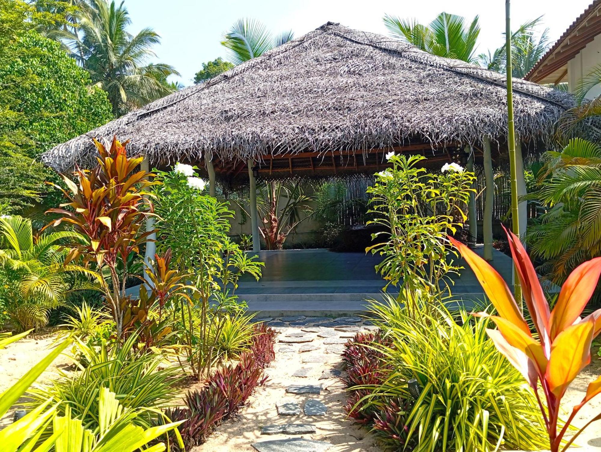 Sleeping Elephant Beach Resort Тангале Екстериор снимка